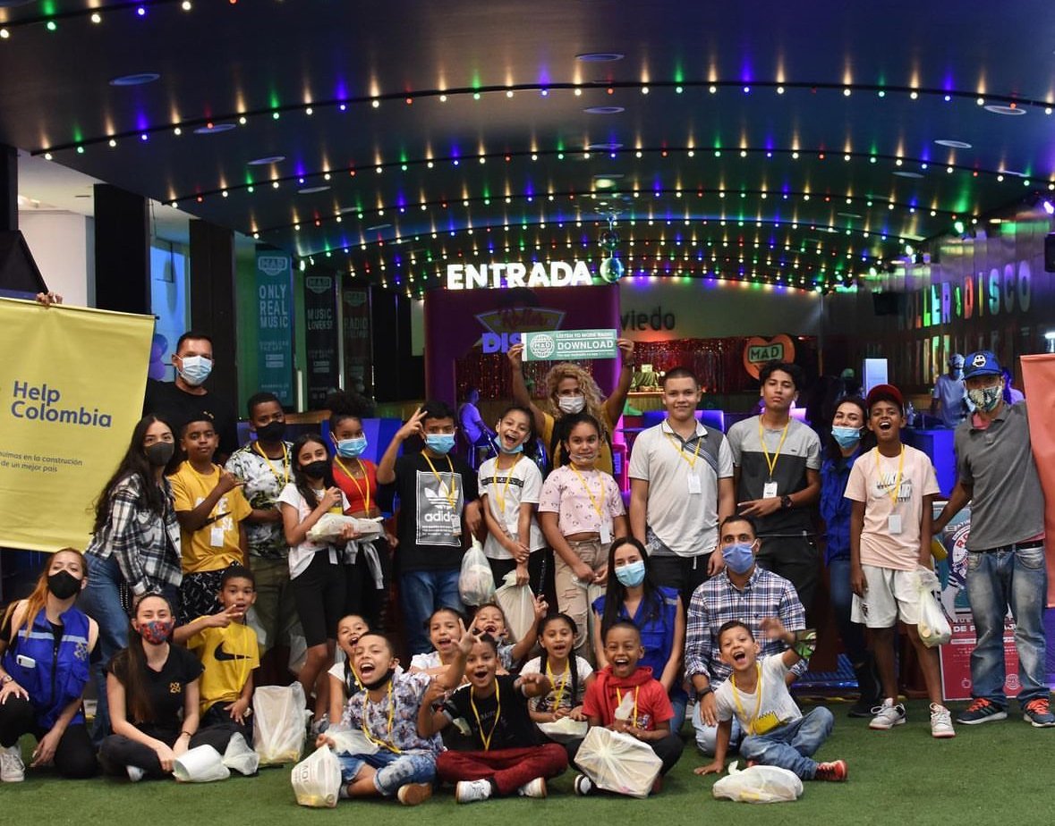 Help Colombia group picture